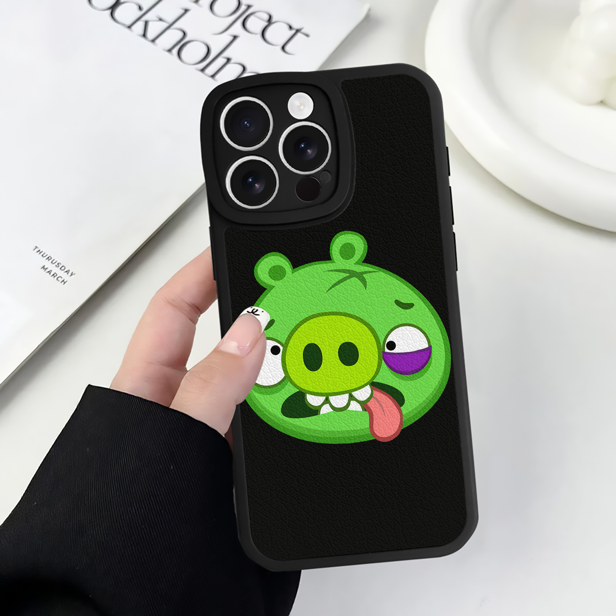 （画像用） Angry Birds アングリーバード 【iPhone 16シリーズ対応】シリコンスマホケース（レザー調） 材質：シリコン